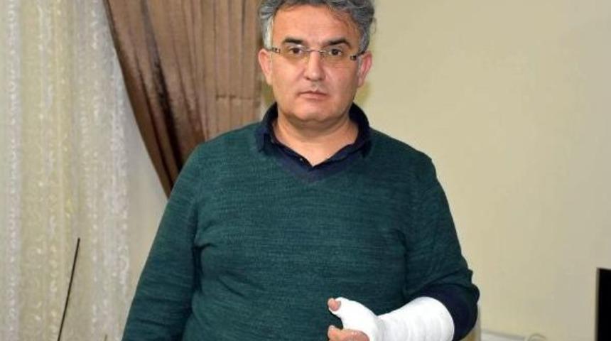 Doktordan 'başhekim Kolumu Kırdı' Iddiası