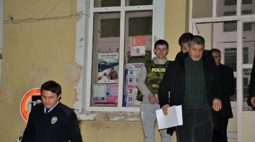 Oturdukları Evin Sahibini &Ouml;ld&uuml;r&uuml;p, Parasını &Ccedil;aldılar