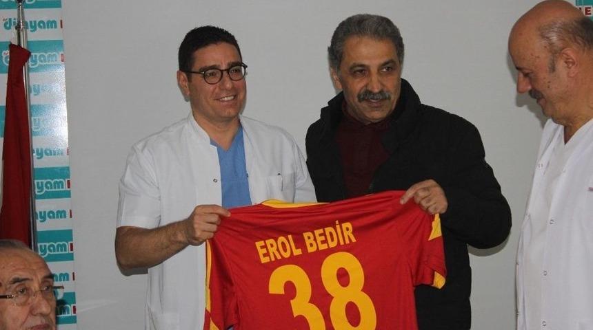 Başhekim Erol Bedir’e Sürpriz Doğum Günü Kutlaması