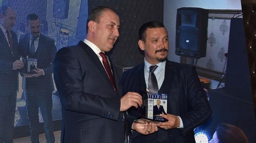 Biga&rsquo;ya Yılın En Başarılı İl&ccedil;e &Ouml;d&uuml;l&uuml;