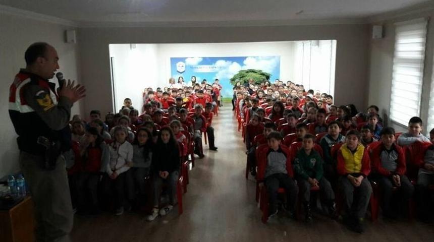 Jandarma&rsquo;dan &Ccedil;ocuklara Trafik Dersi
