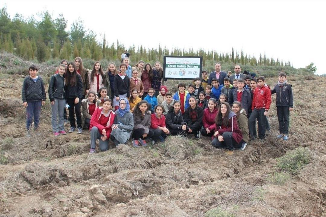 Manisalı &Ouml;ğrenciler Yetimlere Sahip &Ccedil;ıkıyor