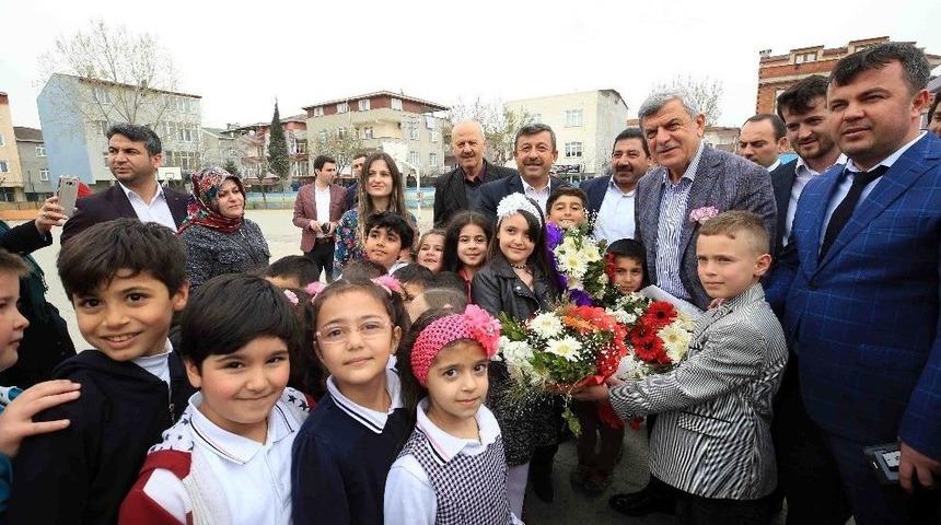 Başkan Karaosmanoğlu, Darıca Nene Hatun İlkokulunu Ziyaret Etti