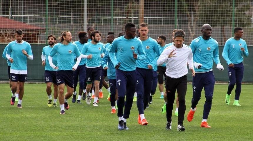 Aytemiz Alanyaspor, Bursaspor Ma&ccedil;ı Hazırlıklarını S&uuml;rd&uuml;rd&uuml;