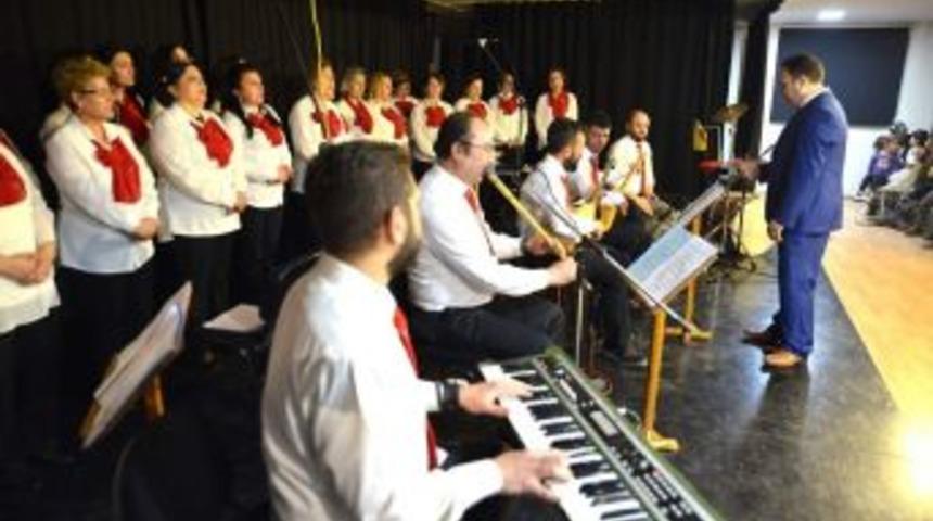 &Ccedil;ukurhisar&rsquo;da T&uuml;rk Halk M&uuml;ziği Korosu Konseri