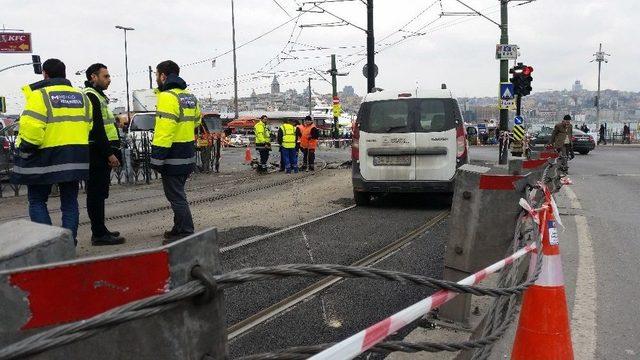 Sirkecide Tramvay İkinci Kez Raydan Çıktı 1