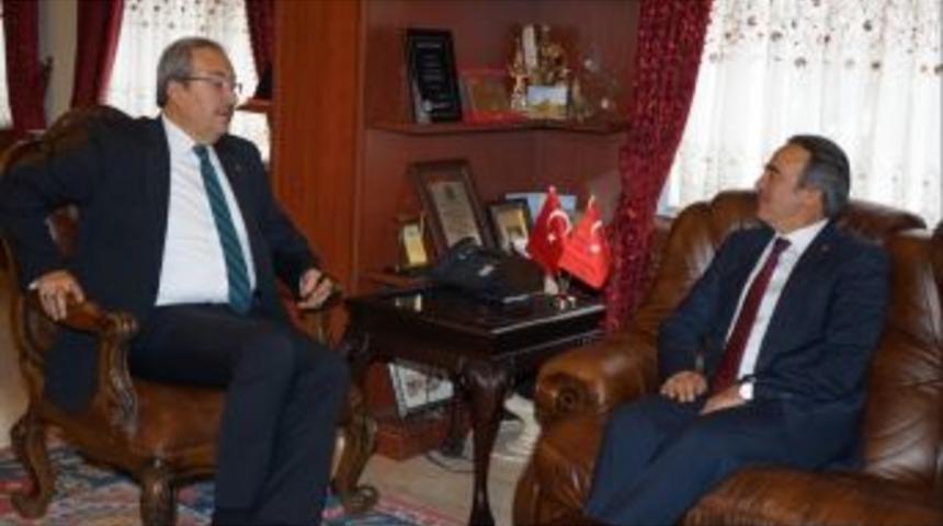 Ne&uuml; Rekt&ouml;r&uuml; Bağlı, Belediye Başkanı &Uuml;nver&rsquo;i Ziyaret Etti