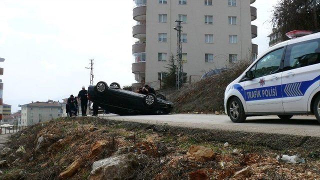 Ters Dönen Araçtan Burnu Bile Kanamadan Çıktı