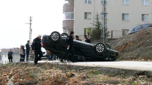 Ters Dönen Araçtan Burnu Bile Kanamadan Çıktı