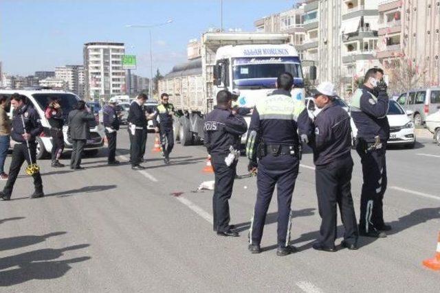 Şanlıurfa'da Kaza: 2'si Polis, 3 Yaralı