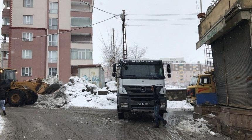Muş&rsquo;ta Kar Taşıma &Ccedil;alışmaları Devam Ediyor