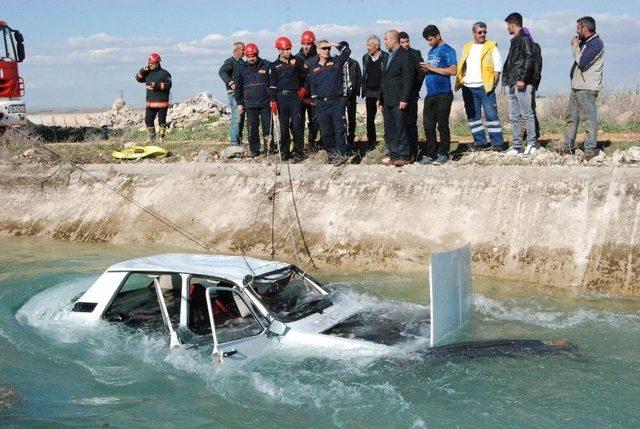 Sürücüsü Kalp Krizi Geçiren Otomobil Sulama Kanalına Uçtu