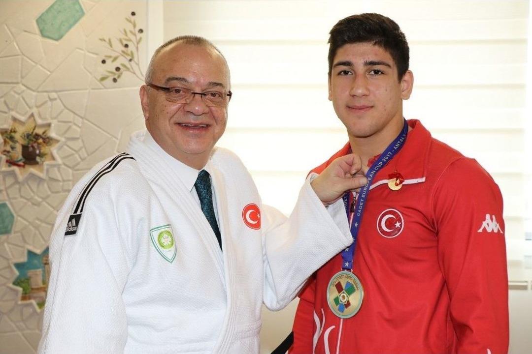 Manisa&rsquo;yı Gururlandıran Sporculara &Ouml;vg&uuml;