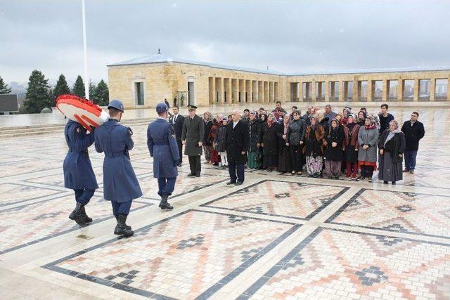 Hasanlı Köyü Kadınları Ata’nın Huzurunda