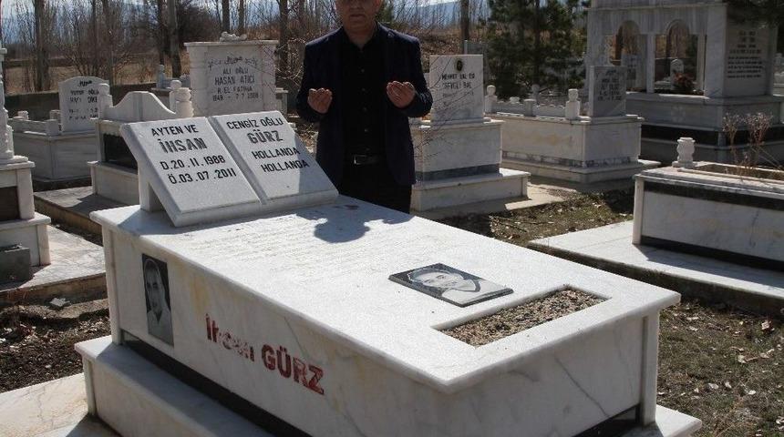 Faşist Hollanda Mezar Taşında