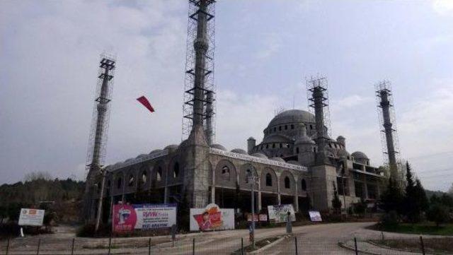 Müftüden Cami Için Yardım Çağrısı: Hanımlar Parmağındaki Yüzüğü Çıkarıp Verse Bu Eser Biter