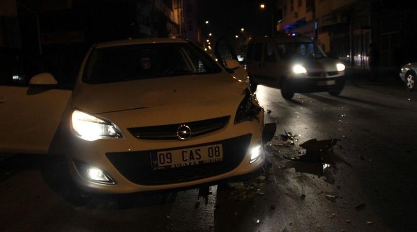 Alkoll&uuml; S&uuml;r&uuml;c&uuml; 6 Araca &Ccedil;arptıktan Sonra Yakalandı