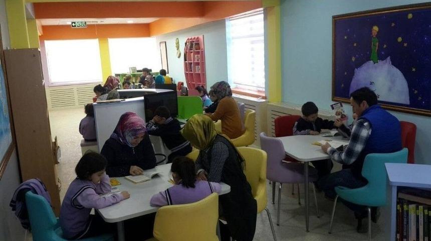 Pınarbaşı&rsquo;nda &ldquo;ailemle Okuyorum&rdquo; Projesi Başladı