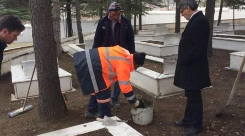 Boz&uuml;y&uuml;k Belediyesi&rsquo;nden Şehitliklere Bakım