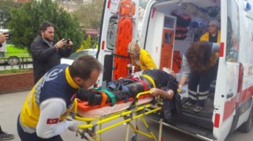 Karşıdan Karşıya Geçmek İsteyen Adama Otomobil Çarptı