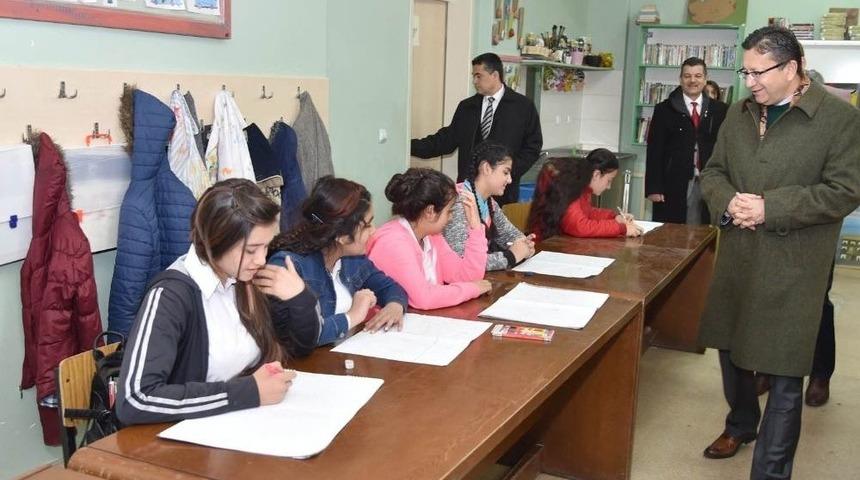 &Ouml;ğrencilerinden Başkan Tiryaki&rsquo;ye Şarkılı Karşılama