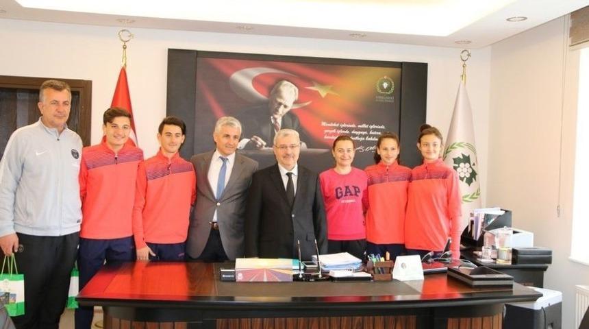 Lise &Ouml;ğrencilerinden Kırklareli İl &Ouml;zel İdaresi Genel Sekreter Eser&rsquo;e Ziyaret