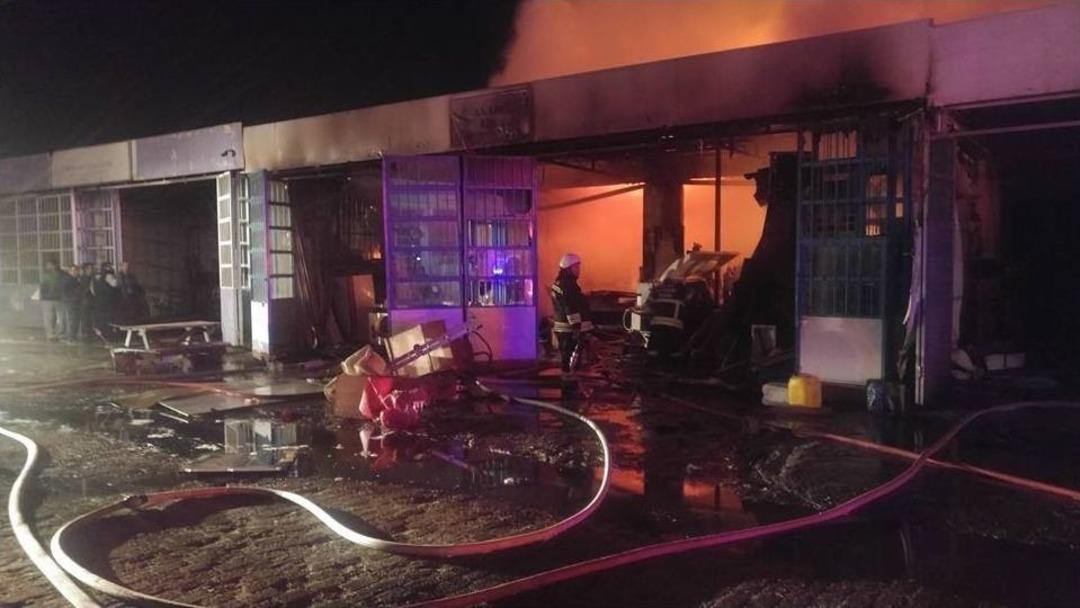 Kuşadası&rsquo;nda İş Yeri Yangını; 1 &Ouml;l&uuml;