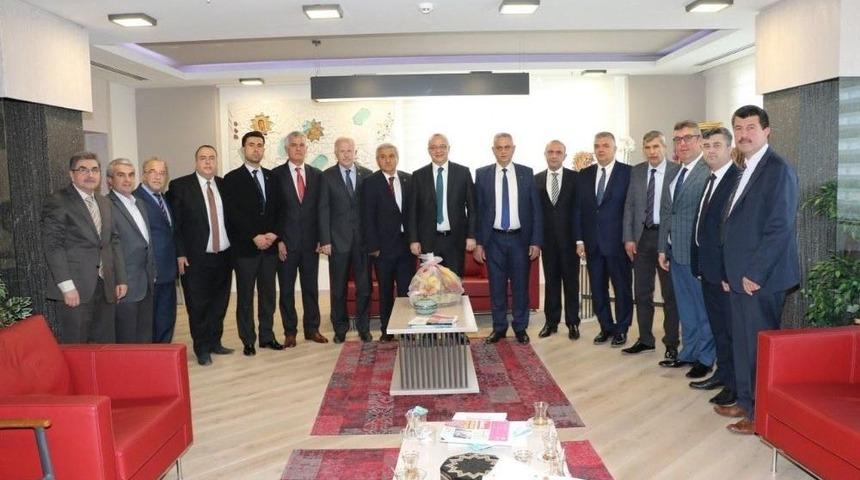 Başkan Erg&uuml;n, Akhisarlı Oda Başkanlarına Projeleri Anlattı