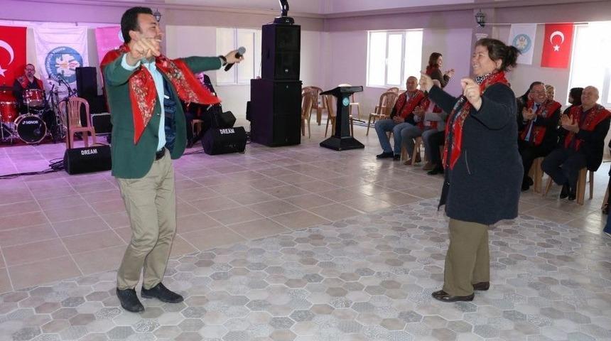 Kırsal Mahalledeki Konsere Kadınlardan Büyük İlgi