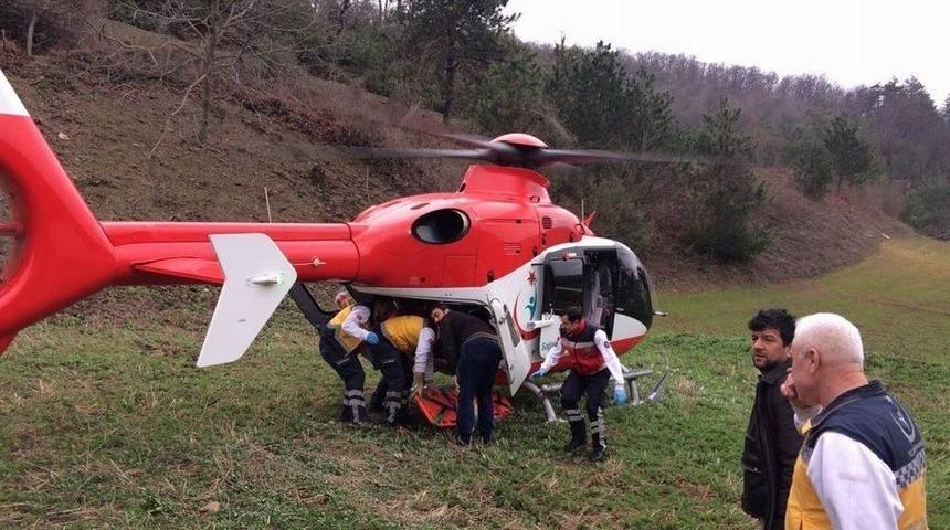 Ağa&ccedil;tan D&uuml;ş&uuml;p Yama&ccedil;tan Yuvarlanan Yaşlı Adamın Yardımına Helikopter Yetişti