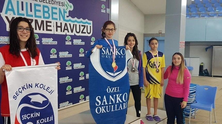 &Ouml;zel Sanko Okullarının Y&uuml;z&uuml;c&uuml;leri Başarıya Doymuyor