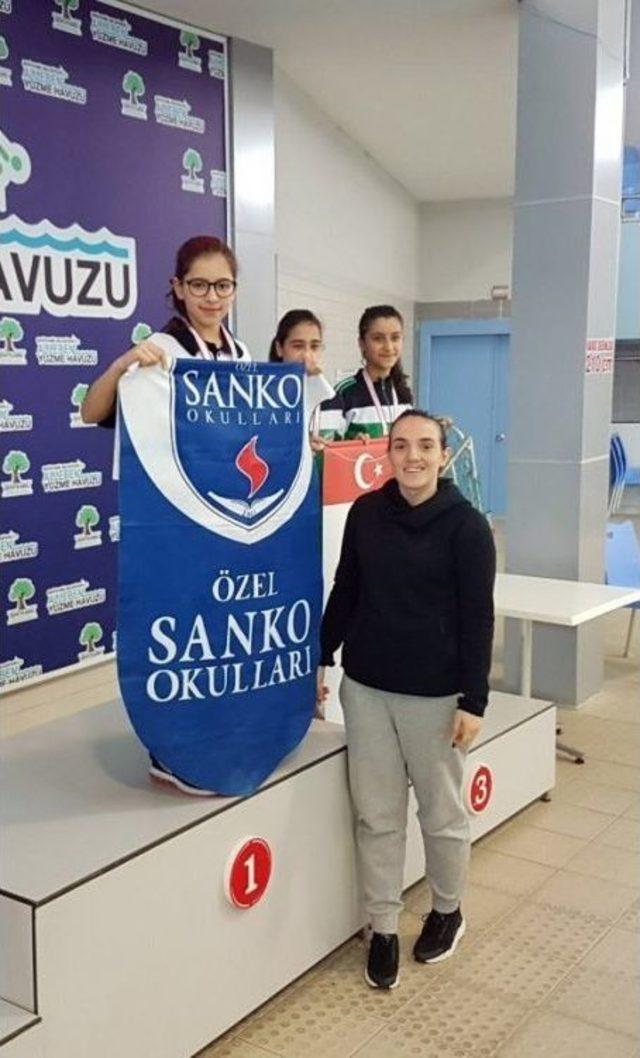 Özel Sanko Okullarının Yüzücüleri Başarıya Doymuyor