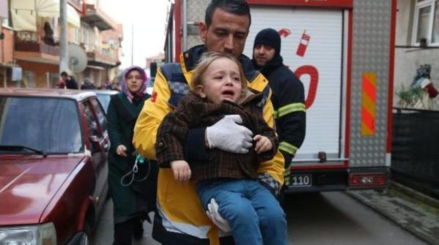 Yatak Odasında Çıkan Yangında 10 Kişi Mahsur Kaldı