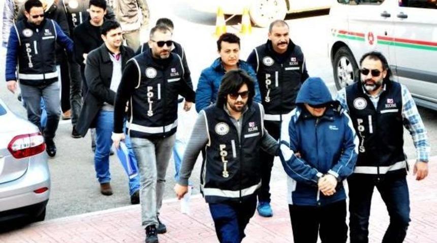 Bodrum'da Fet&ouml;'den 7 Kişi Adliyede