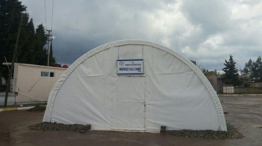 Depremin Vurduğu Samsat&rsquo;ta &Ccedil;adırda Namaz