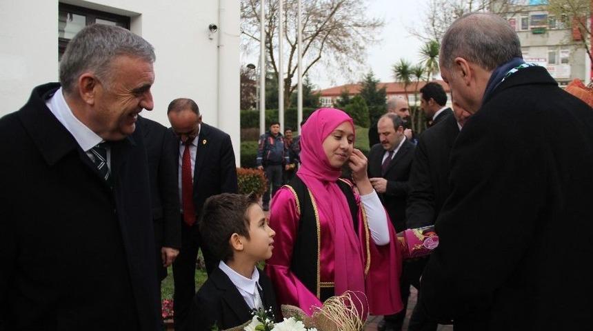 Cumhurbaşkanı Erdoğan, B&uuml;y&uuml;kşehir Belediyesini Ziyaret Etti