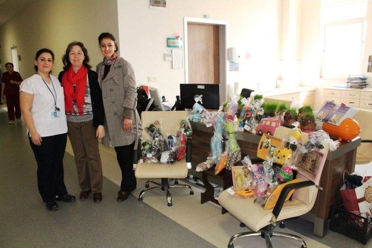 Hem Kursiyerlerinin Ürettikleri Oyuncaklar Hasta Çocukları Sevindirdi G3