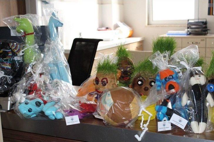 Hem Kursiyerlerinin Ürettikleri Oyuncaklar Hasta Çocukları Sevindirdi G4