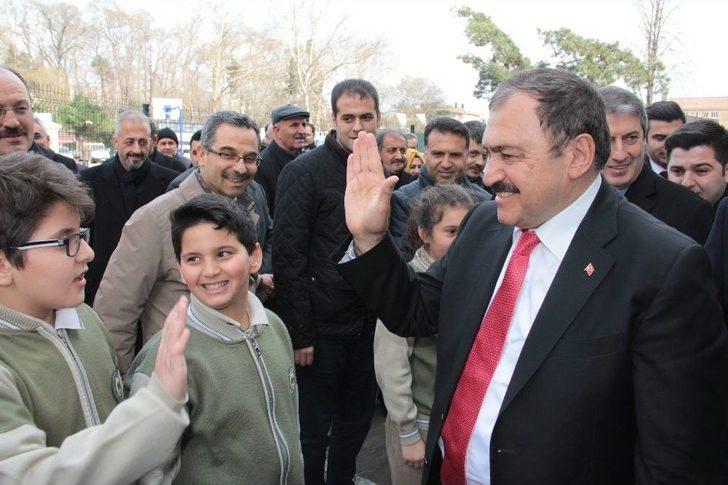 Orman Ve Su İşleri Bakanı Veysel Eroğlu Sarıyer’de Fidan Dağıttı G2