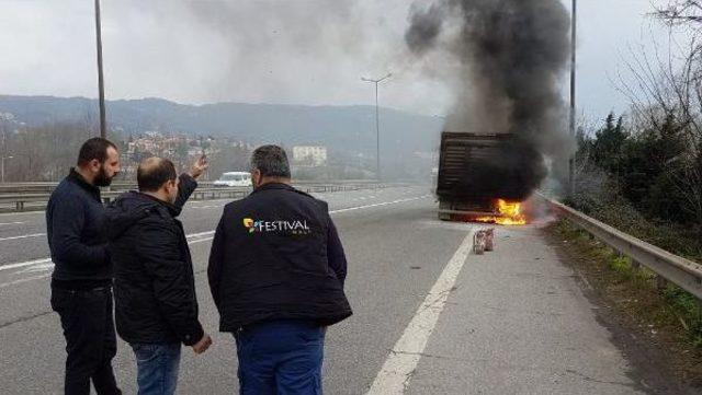 Tır'ın Lastikleri Yandı