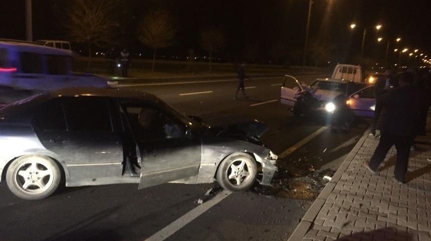 Ters Yöne Girdi, Kaza Yapınca Kaçtı