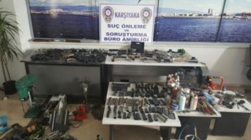 Evinin &Ccedil;atı Katına Silah At&ouml;lyesi Kurdu