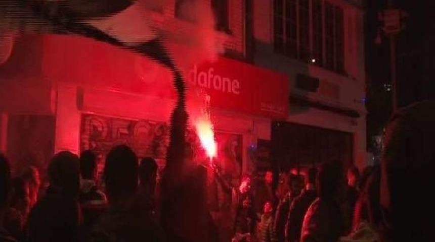 Beşiktaşlı Taraftarların &Ccedil;eyrek Final Coşkusu