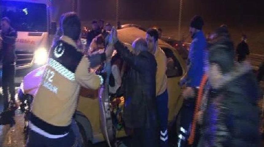 &Uuml;mraniye Tem Otoyolu'nda Zincirleme Kaza: 5 Yaralı