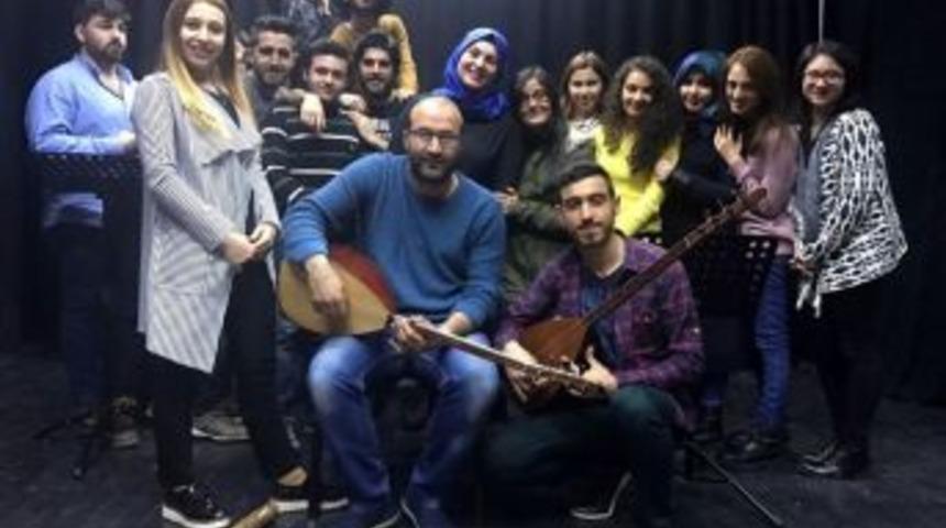 Piyano &Ccedil;alarken Korkan Adam Videosunun Yerli Versiyonu