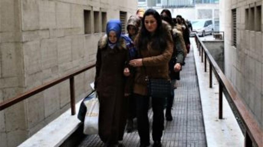 Fet&ouml; Operasyonunda G&ouml;zaltına Alınan 13 Kadın Ş&uuml;pheli Adliyeye Sevk Edildi