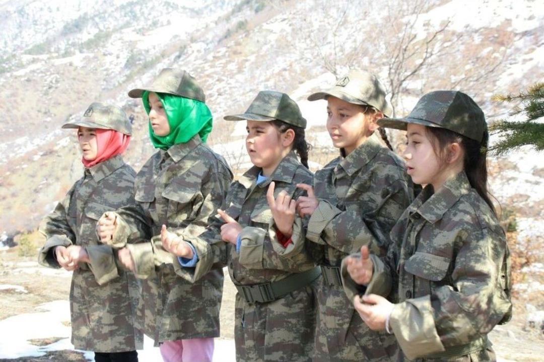 &Ccedil;anakkale T&uuml;rk&uuml;s&uuml;n&uuml; İşaret Diliyle Seslendirdiler