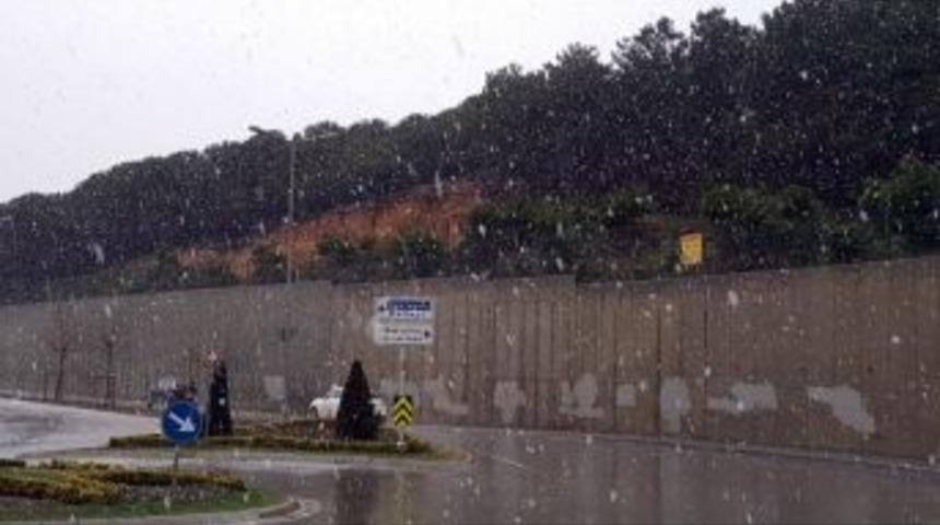 İstanbul&rsquo;a Kar S&uuml;rprizi