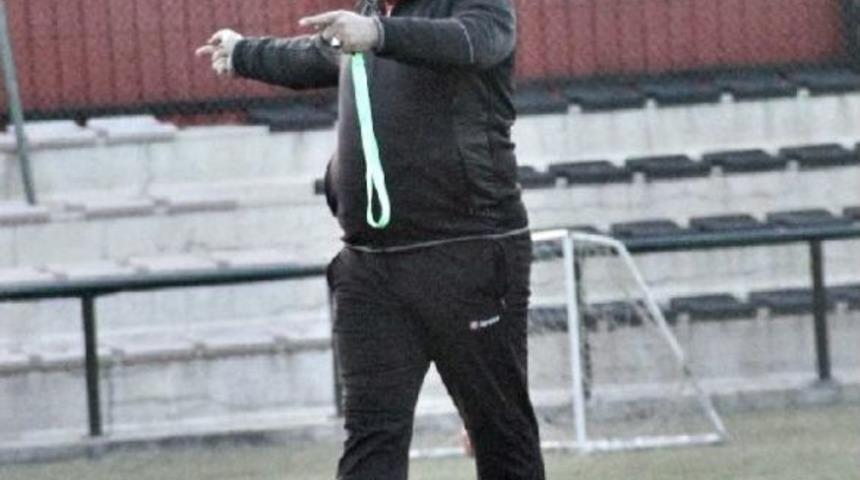 Gen&ccedil;lerbirliği Teknik Direkt&ouml;r&uuml; &Uuml;mit &Ouml;zat: ''&uuml;lkede 80 Milyon Antren&ouml;r Var''