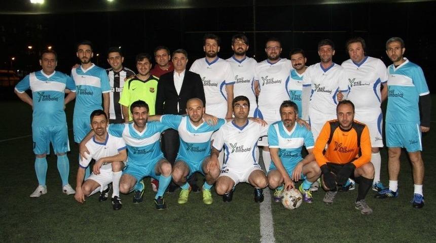 Başkan Yeşil&rsquo;den Forma Hediyesi